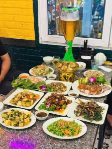 Mẹt gà tiếp đối tác tại quán nhậu Gia Lâm Nhậu Phi Trường
