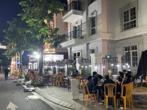 Quan Nhau Dang Mo Cua Gan Day 300x225 – Nhậu Phi Trường Gia Lâm