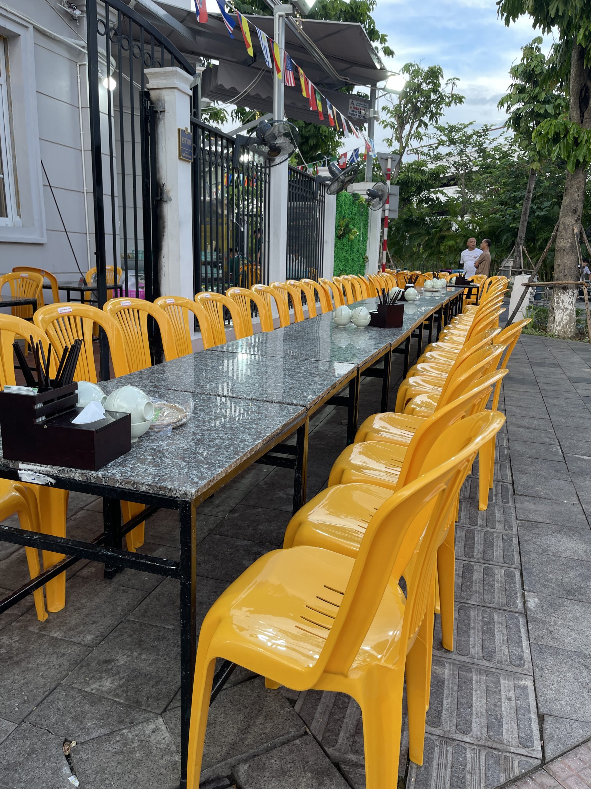 Quán Nhậu Sân Vườn Hà Nội Thoáng Mát Ở Gia Lâm | Phi Trường